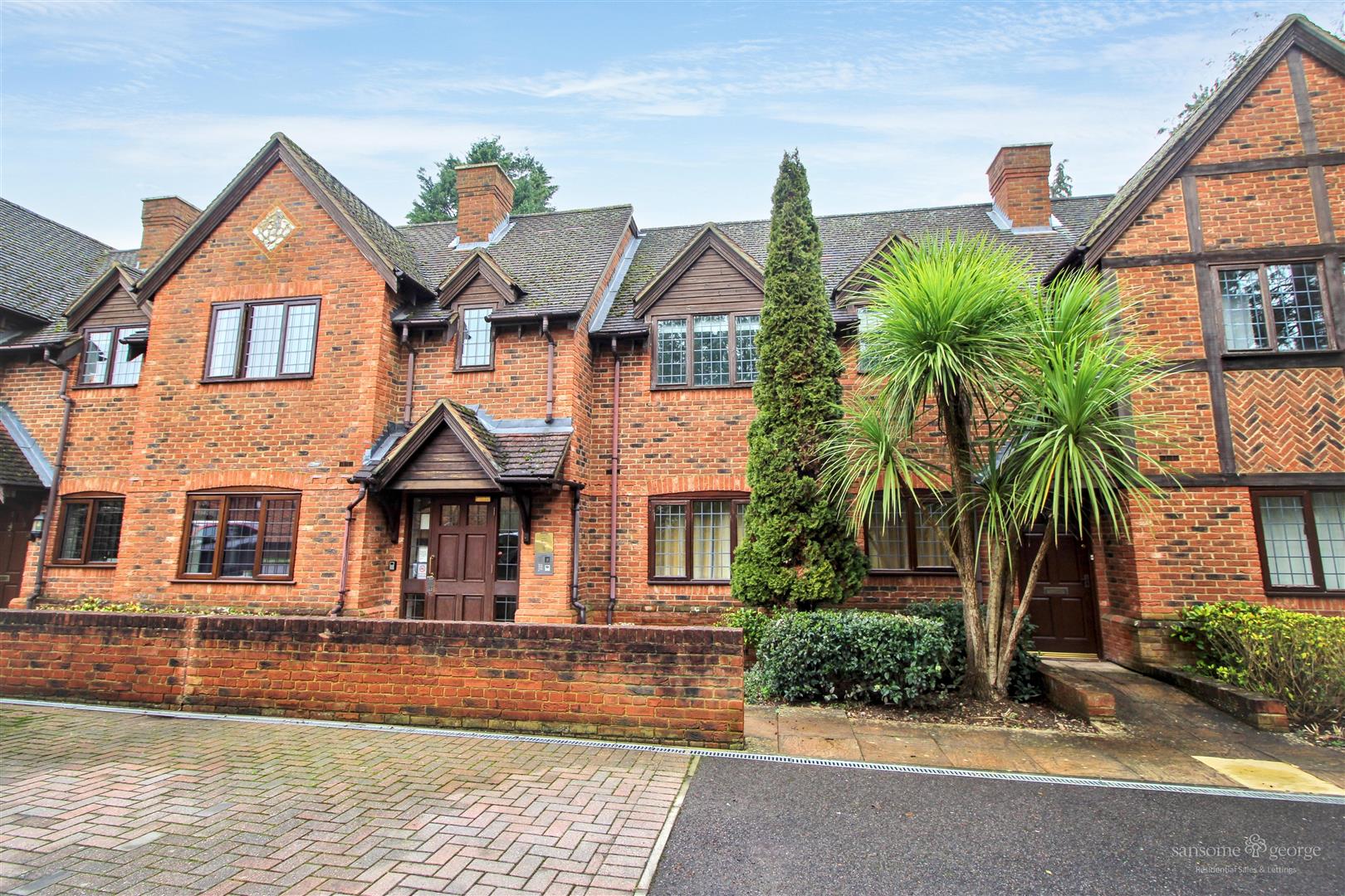 2 bed property in Denefield Gardens, Reading
